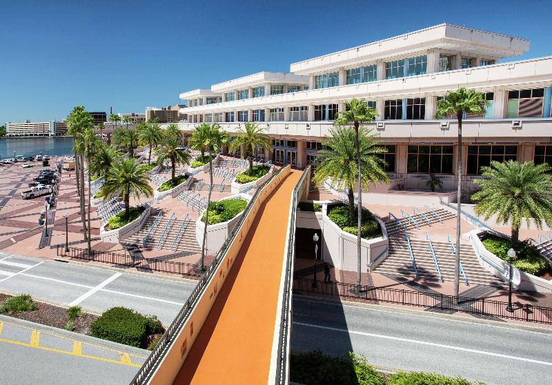 בית מלון כפרי Embassy Suites By Hilton Tampa Downtown Convention Center