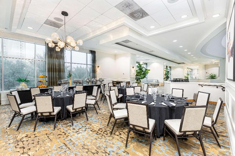 בית מלון כפרי Embassy Suites By Hilton Tampa Downtown Convention Center