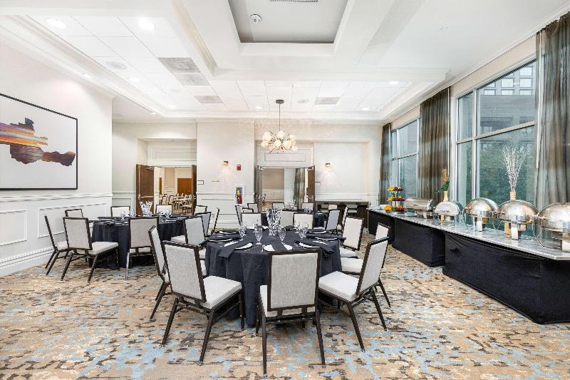 בית מלון כפרי Embassy Suites By Hilton Tampa Downtown Convention Center