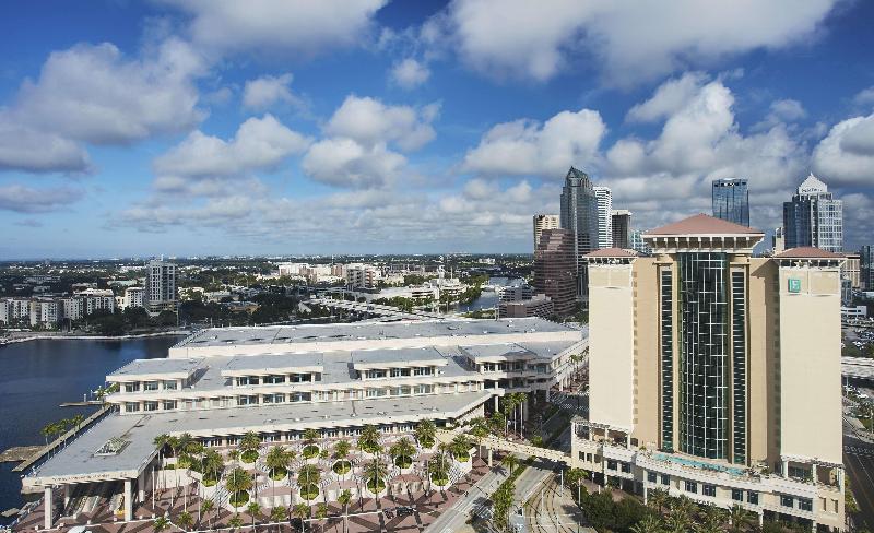 בית מלון כפרי Embassy Suites By Hilton Tampa Downtown Convention Center
