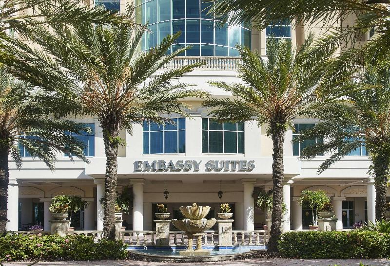 בית מלון כפרי Embassy Suites By Hilton Tampa Downtown Convention Center