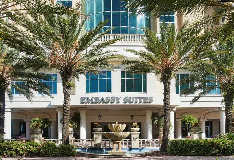 בית מלון כפרי Embassy Suites By Hilton Tampa Downtown Convention Center