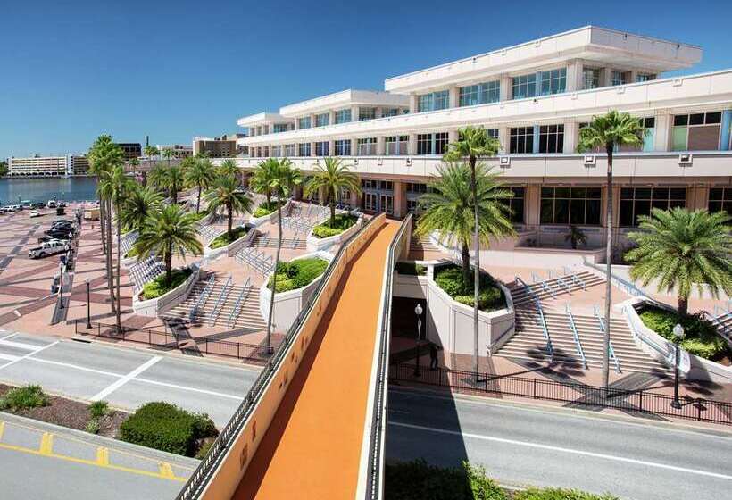 בית מלון כפרי Embassy Suites By Hilton Tampa Downtown Convention Center