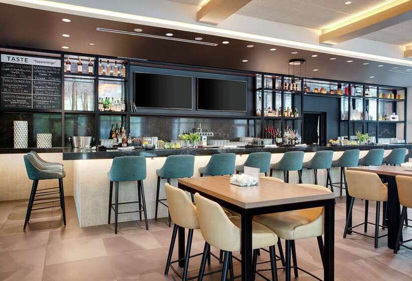 בית מלון כפרי Embassy Suites By Hilton Tampa Downtown Convention Center