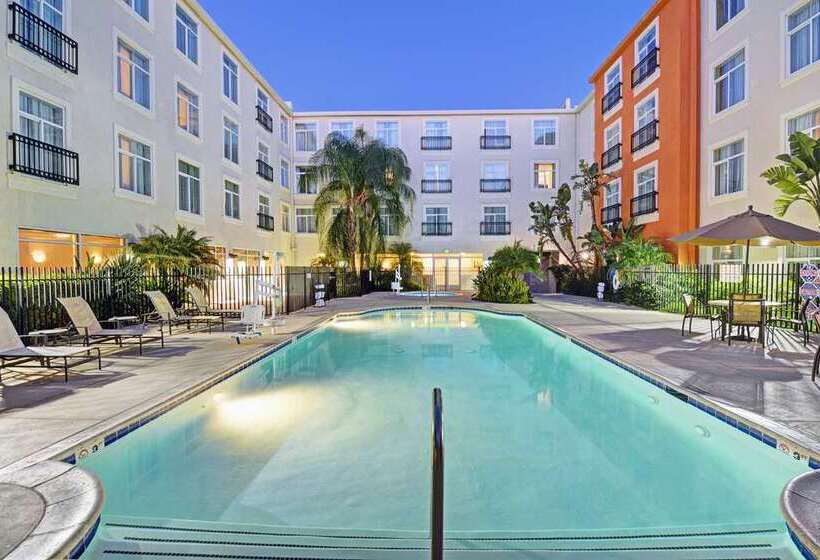 ホテル Embassy Suites By Hilton Valencia