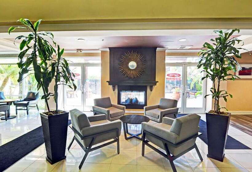 فندق Embassy Suites By Hilton Valencia