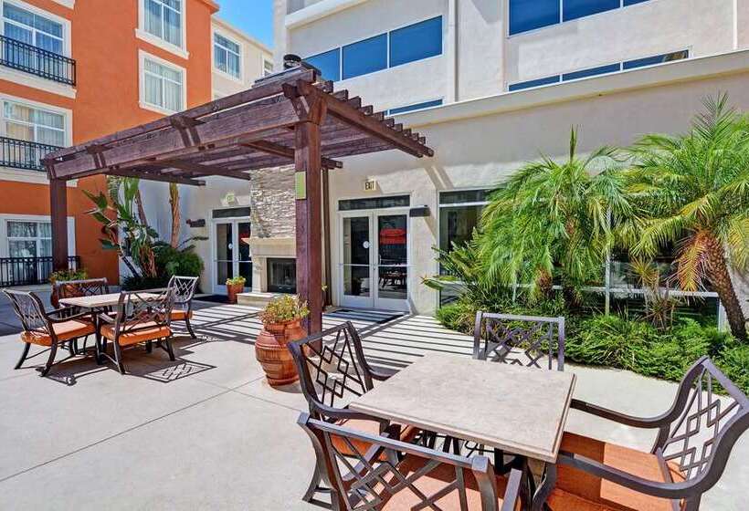 فندق Embassy Suites By Hilton Valencia