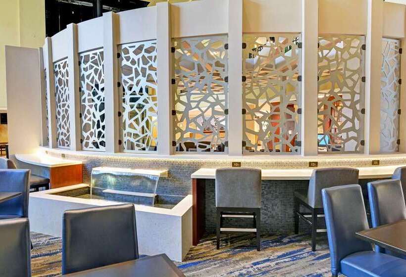 فندق Embassy Suites By Hilton Valencia