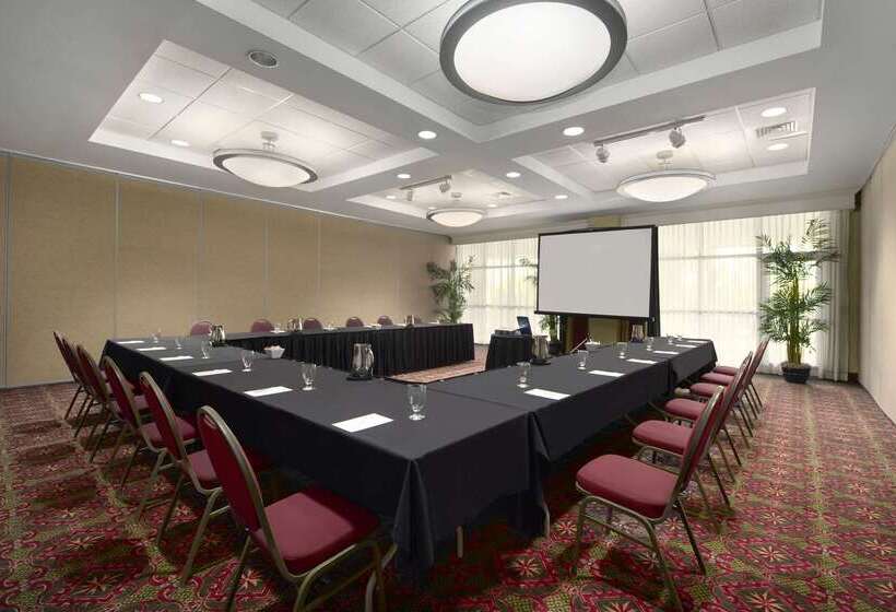 فندق Embassy Suites By Hilton Fort Myers Estero