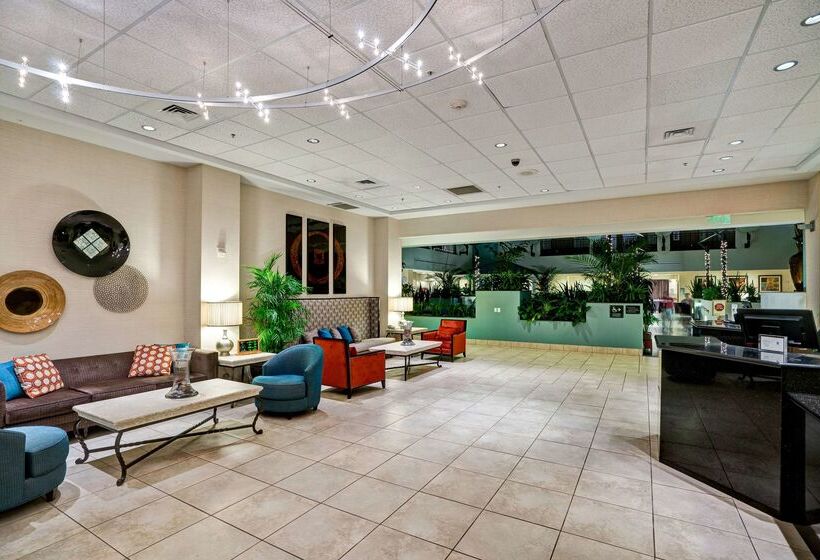 فندق Embassy Suites By Hilton Fort Myers Estero