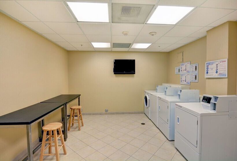 فندق Embassy Suites By Hilton Valencia