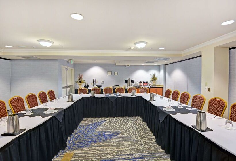 ホテル Embassy Suites By Hilton Valencia