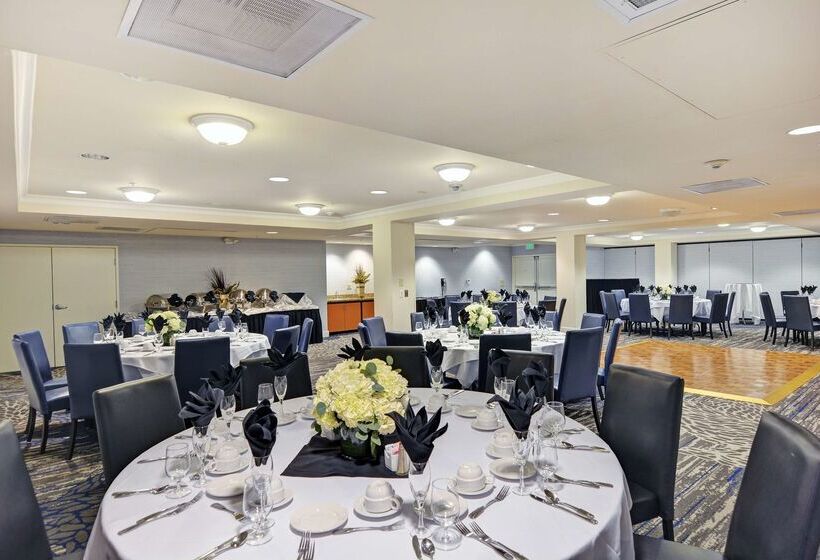 فندق Embassy Suites By Hilton Valencia