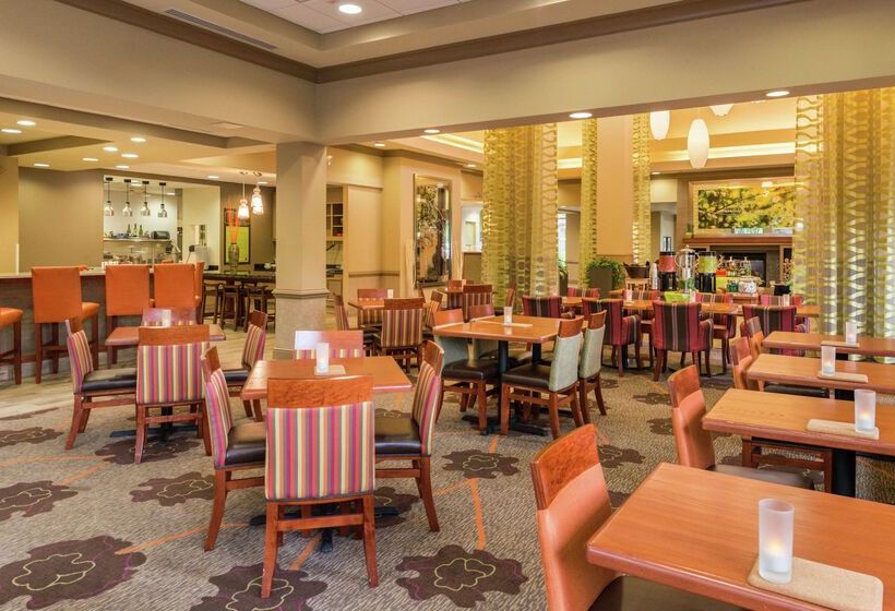 هتل Hilton Garden Inn Charlottesville
