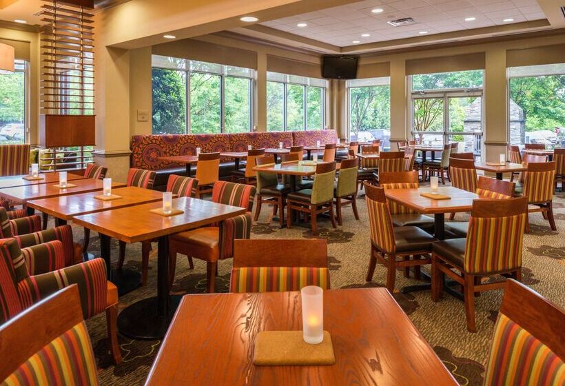 هتل Hilton Garden Inn Charlottesville