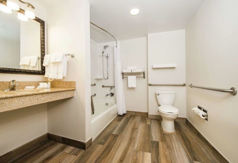 هتل Hilton Garden Inn Charlottesville