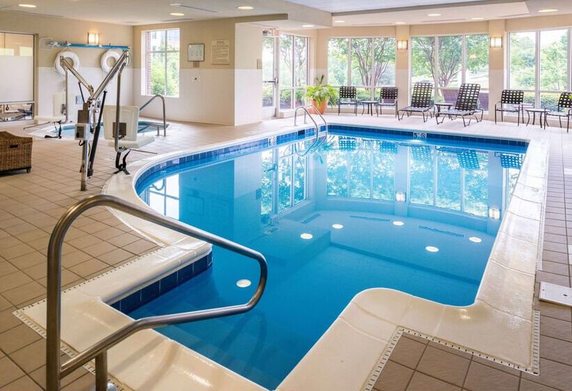 هتل Hilton Garden Inn Charlottesville
