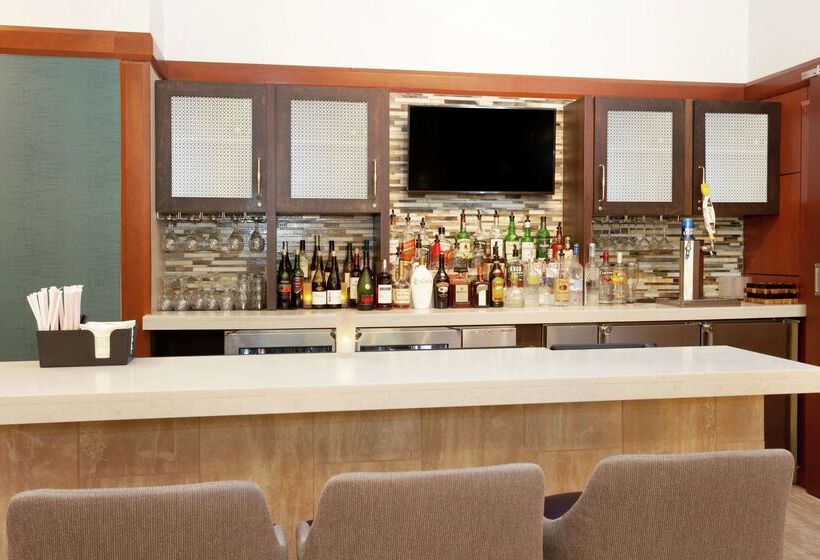 בית מלון כפרי Hilton Garden Inn Chicago North Shore / Evanston