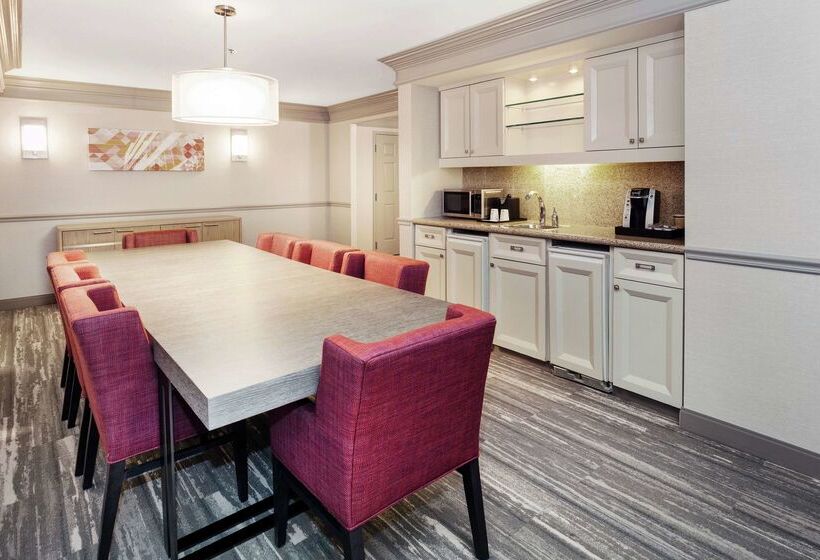בית מלון כפרי Hilton Garden Inn Chicago North Shore / Evanston
