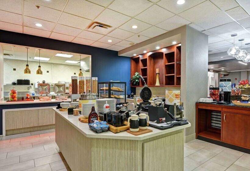 هتل Hilton Garden Inn Conway
