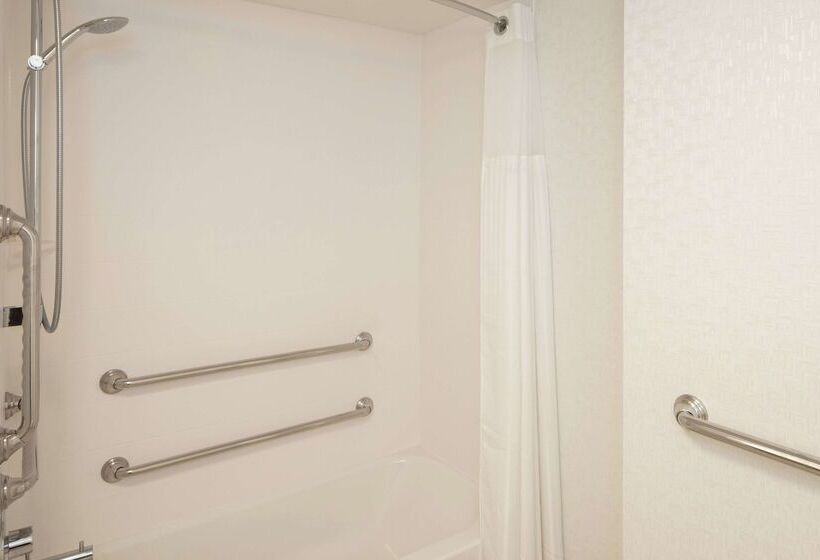 בית מלון כפרי Hilton Garden Inn Freeport Downtown