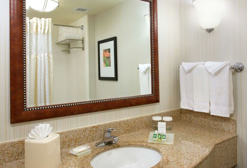 هتل Hilton Garden Inn Gainesville