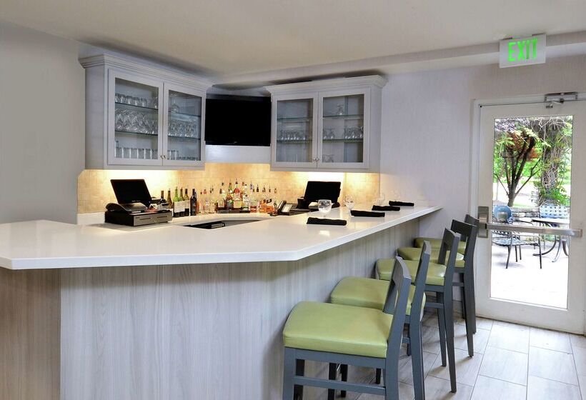 هتل Hilton Garden Inn Greensboro