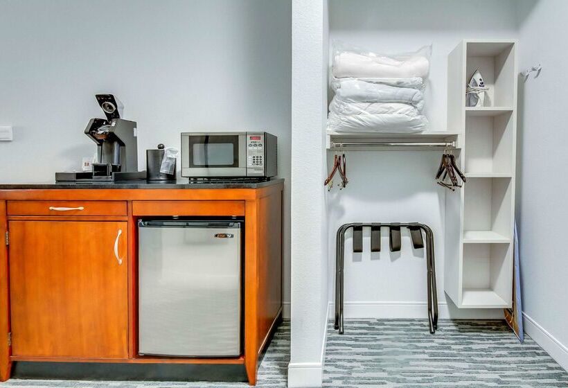 هتل Hilton Garden Inn Louisville/northeast