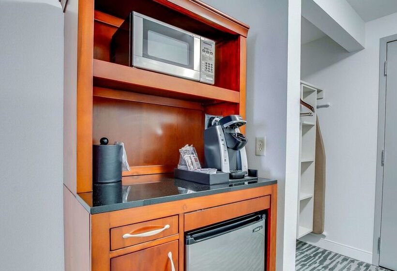 هتل Hilton Garden Inn Louisville/northeast