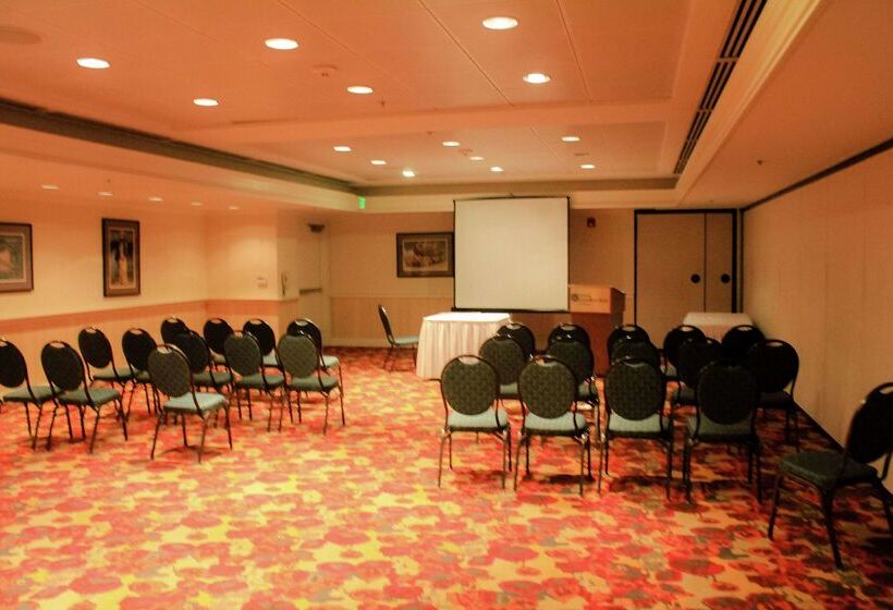 فندق Hilton Garden Inn Redding