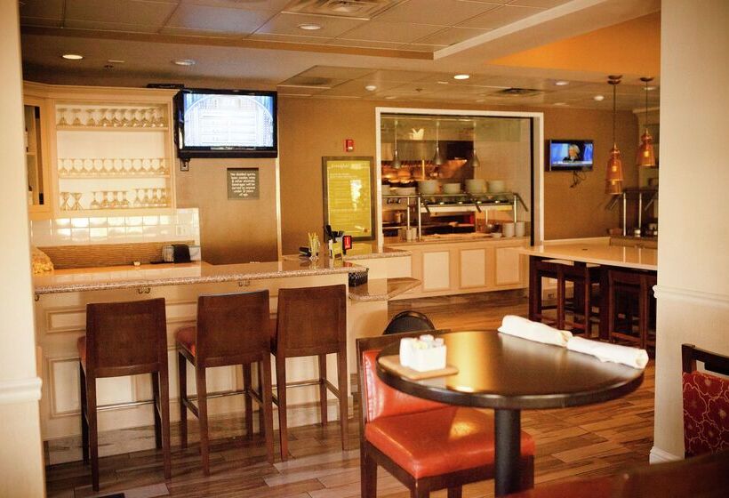 فندق Hilton Garden Inn Redding