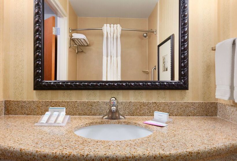 فندق Hilton Garden Inn Solomons