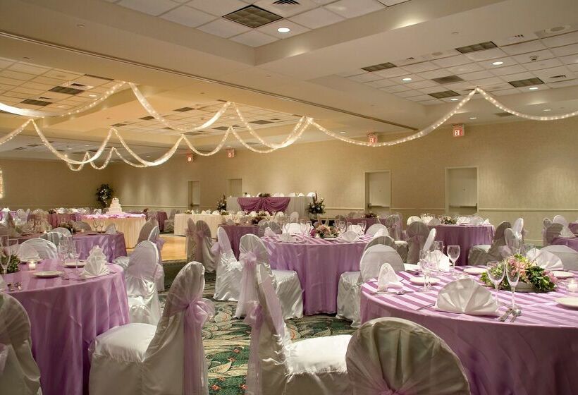 בית מלון כפרי Hilton Garden Inn St Charles