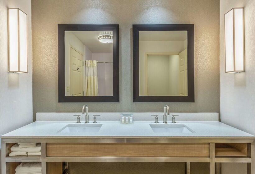 בית מלון כפרי Hilton Garden Inn St Charles