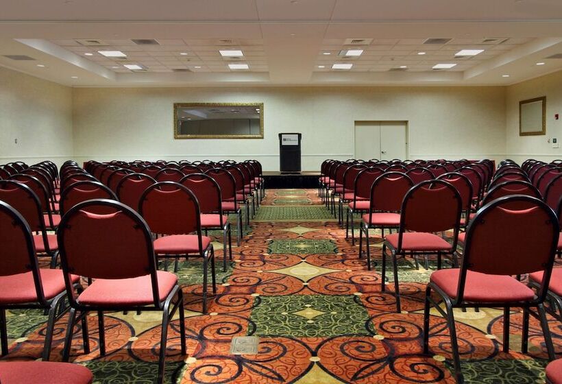 בית מלון כפרי Hilton Garden Inn St Charles