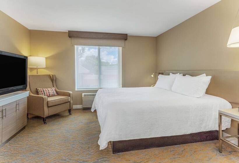 בית מלון כפרי Hilton Garden Inn St Charles
