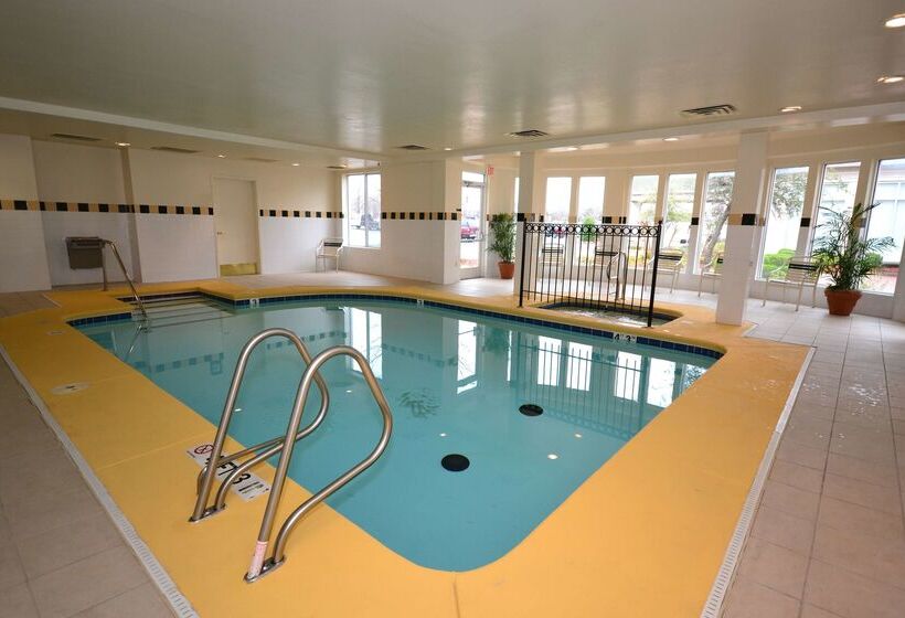 בית מלון כפרי Hilton Garden Inn Tulsa Airport