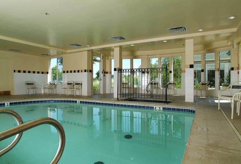 בית מלון כפרי Hilton Garden Inn Tulsa Airport