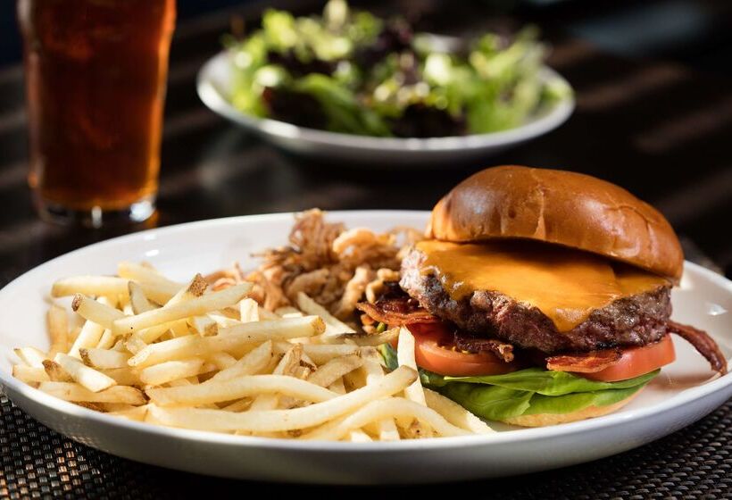 هتل Hilton Minneapolis/bloomington