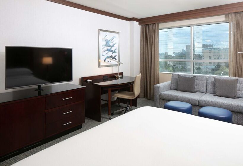 هتل Hilton Minneapolis/bloomington