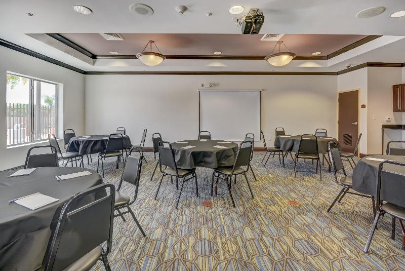Holiday Inn Express Hotel & Suites Tampa Usf Busch Gardens, An Ihg