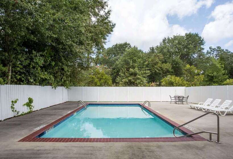 فندق Howard Johnson By Wyndham Houma