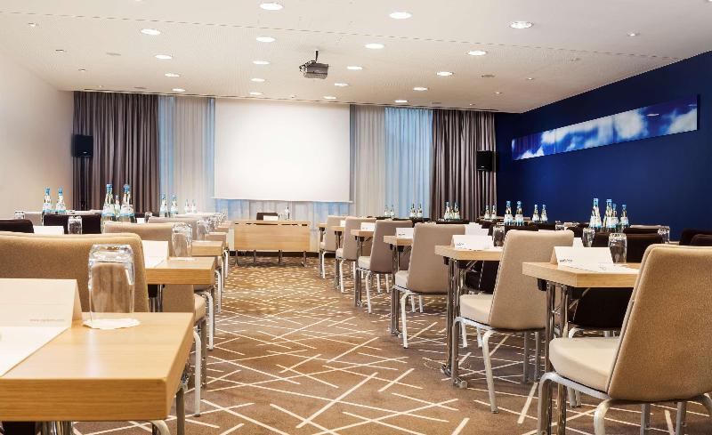 هتل Park Inn By Radisson Stuttgart