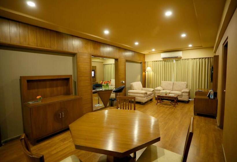 Отель Renest Gandhidham