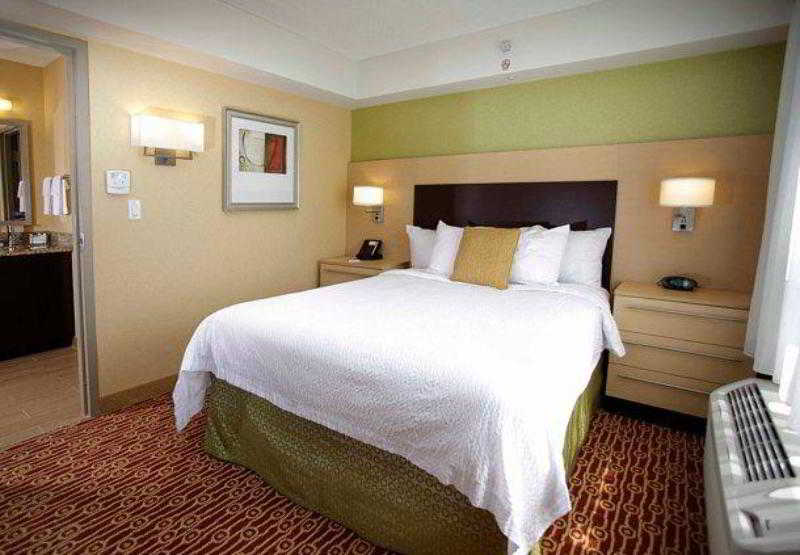 هتل Towneplace Suites By Marriott Sudbury