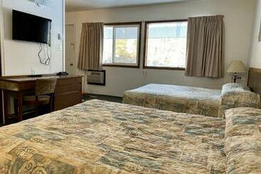 Hitching Post Motel