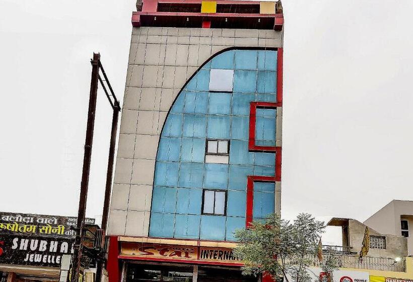 호텔 Capital O 79766  Star International