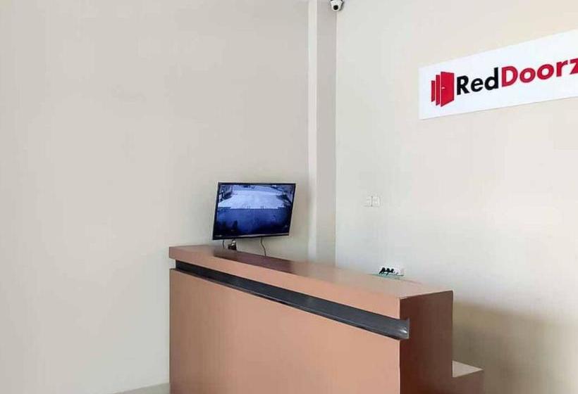 هتل Reddoorz Near Taman Wisata Alam Punti Kayu Palembang 2