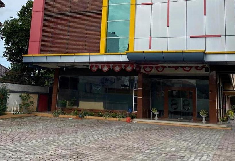 فندق Reddoorz Plus Syariah @ Jalan Syiah Kuala Banda Aceh