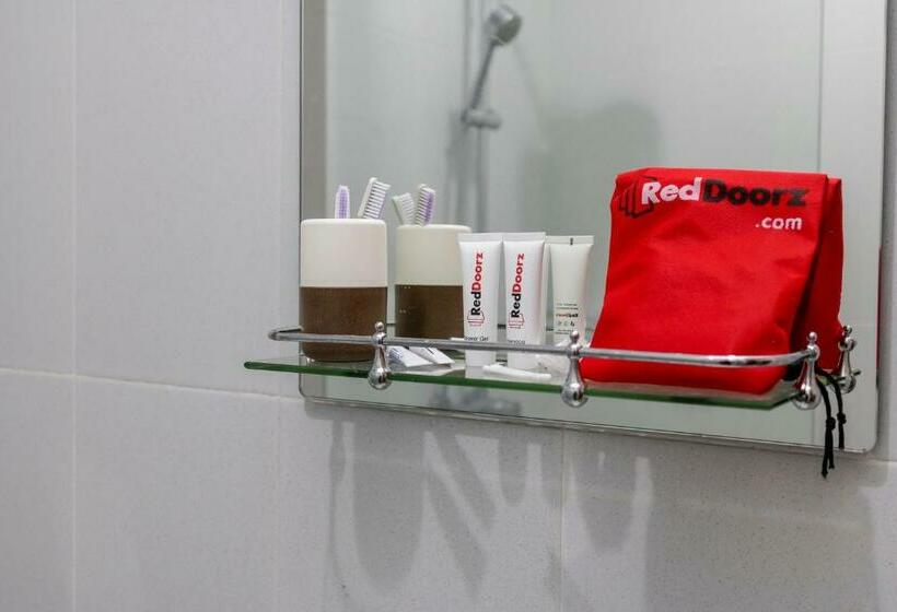 Reddoorz Plus @ Vantas Hotel Parbaba